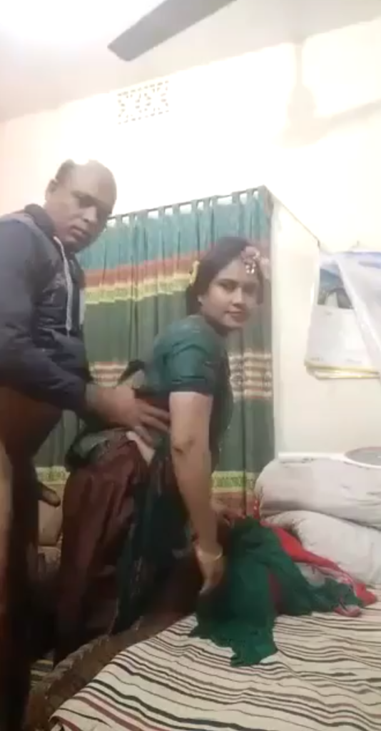 Desi bhabhi fucking in doggy style on bed