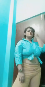 Desi beauti big ass showing viral 4 video