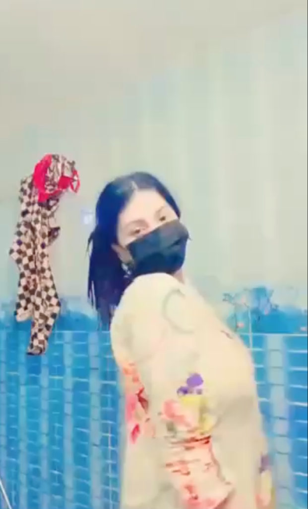 Bangladeshi girl fucking and showing figure