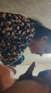 Indian hot babe sucking dick with hindi audio