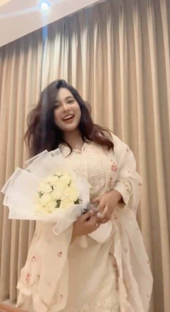 Beautiful indian girl viral video with bf in hotel