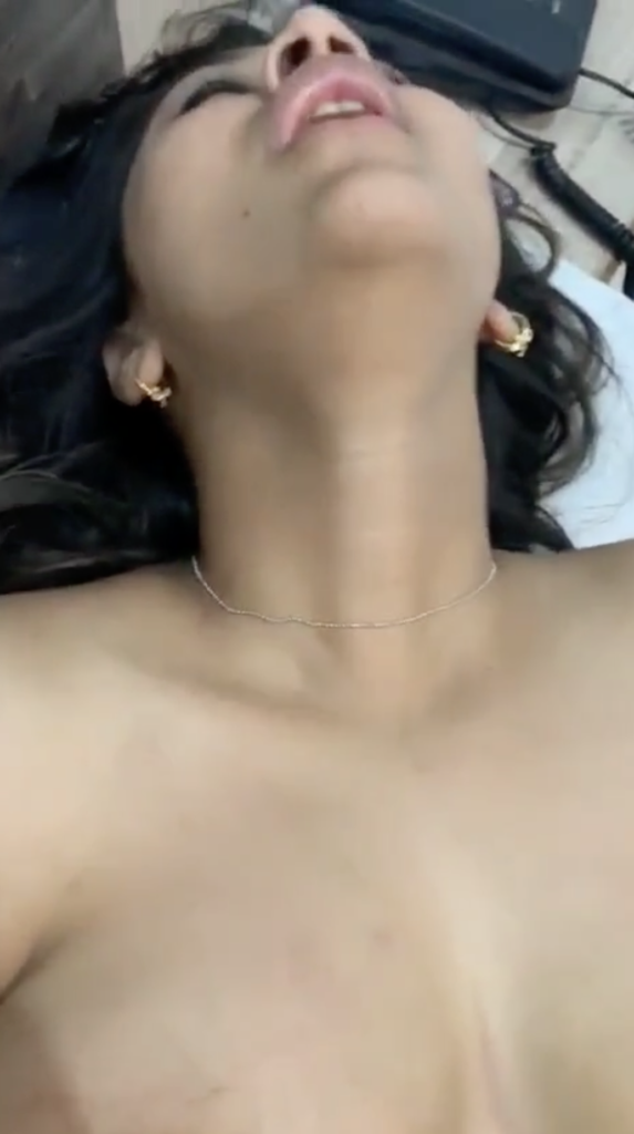 Punjabi girl fucking hard in hotel