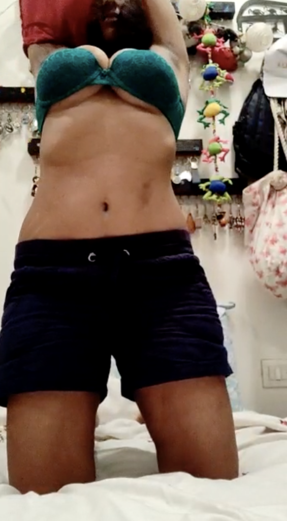 Mallu showing boobs and asshole