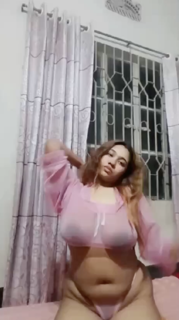 Indian chubby showing boobs and ass