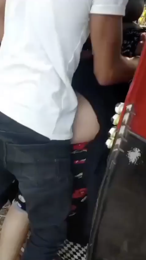 Desi aunty fucking in auto in public place