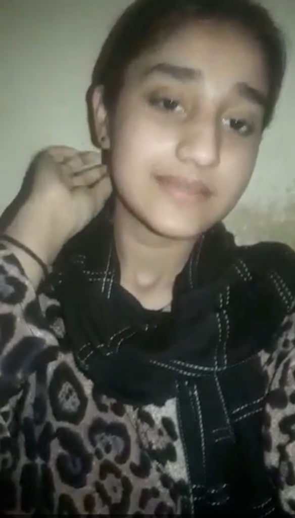 Young gf showing pussy and boobs